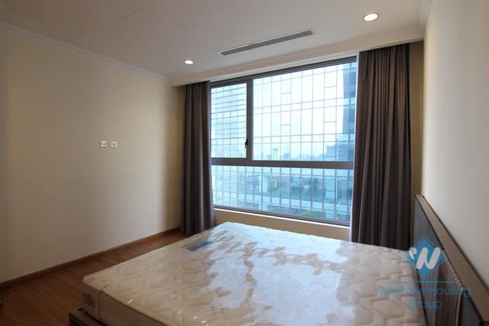 Nice and warm apartment for rent in Vinhomes Nguyen Chi Thanh, Dong Da district, Ha Noi